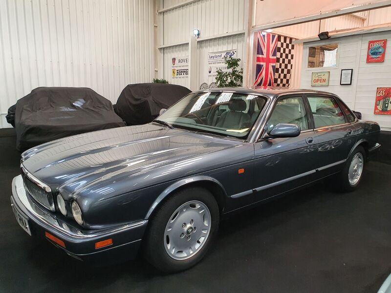 JAGUAR XJ