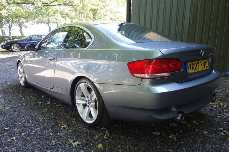 BMW 3 SERIES