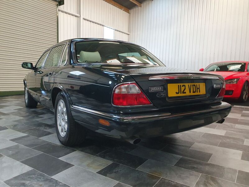 JAGUAR XJ