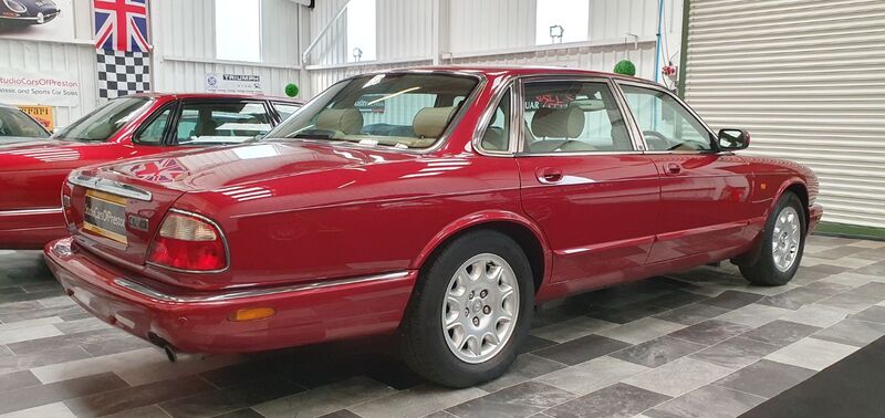 JAGUAR XJ