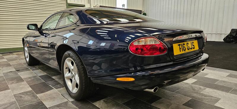 JAGUAR XK8