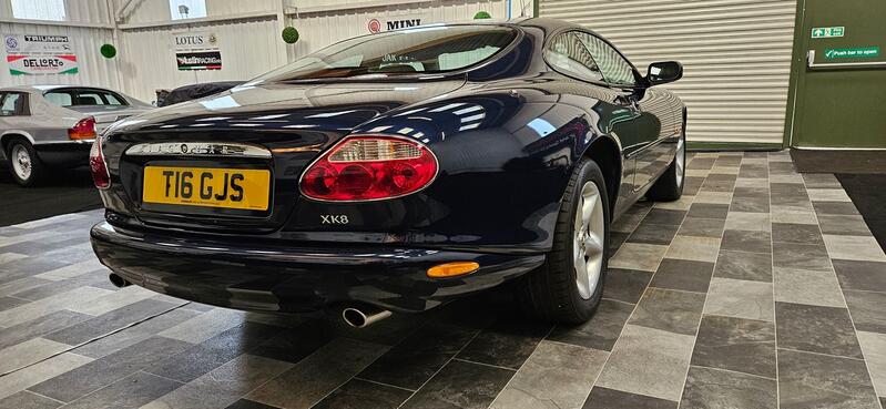 JAGUAR XK8