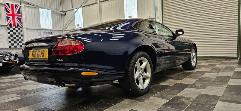 JAGUAR XK8