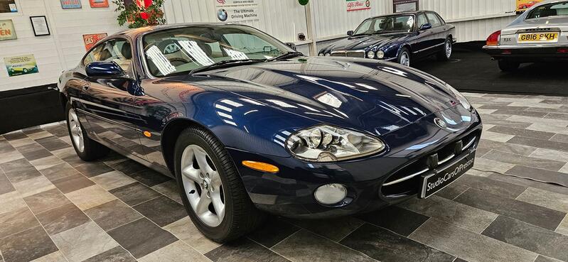 JAGUAR XK8